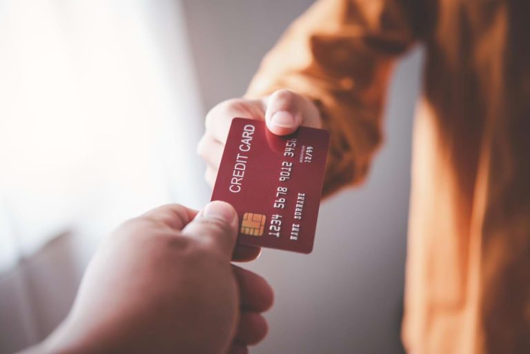 Credit Card Processing in E-Commerce: An In-Depth Analysis